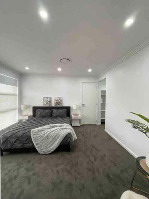 Neat 4 Bedroom In Catherine Fields Narellan Exterior foto